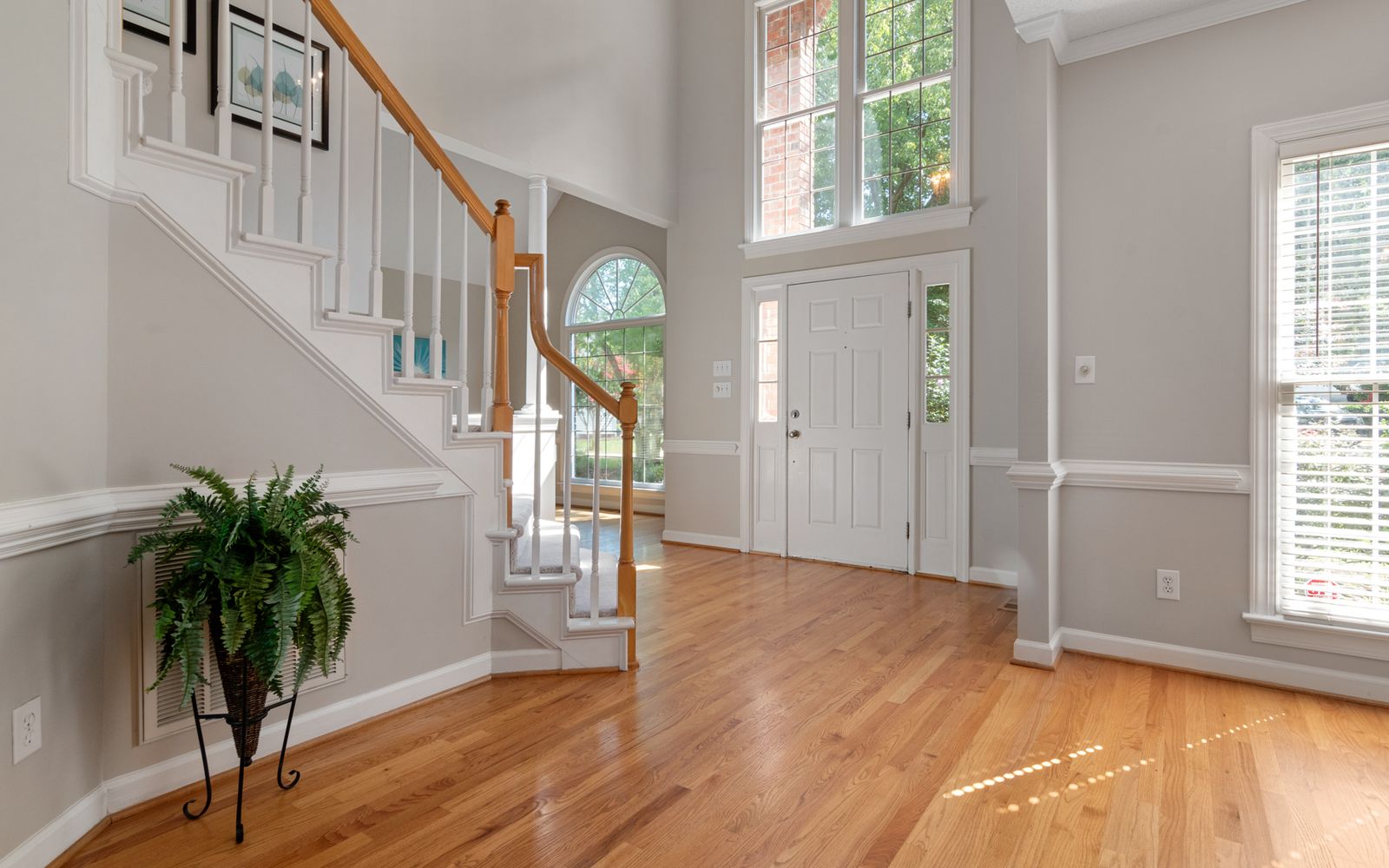 Reception and waiting area at the Rivermark Realty office